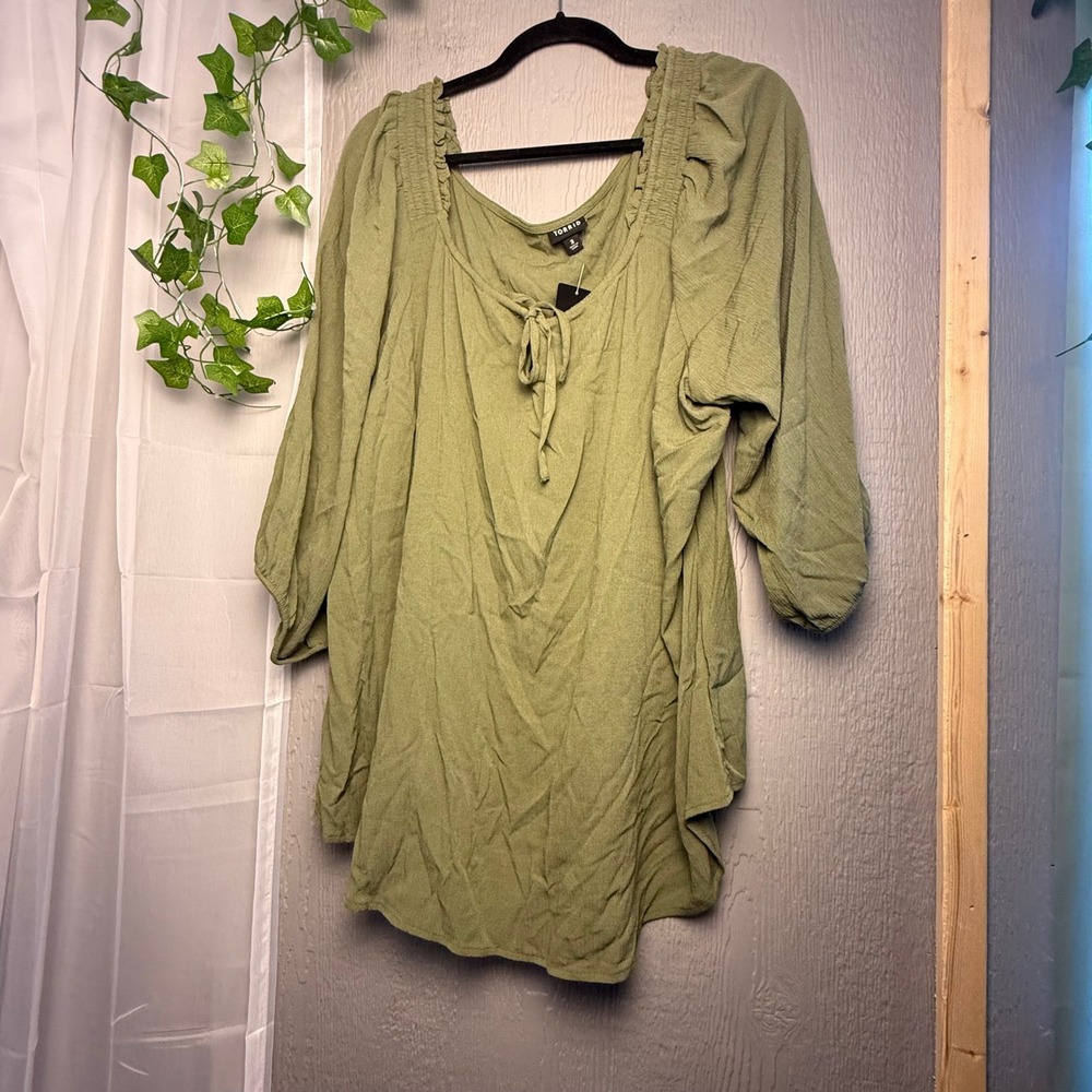 Torrid Olive Green Crinkle Gauze Peasant Puff Sleeve Smocked Fairygoth Top 3X - Picture 2 of 8